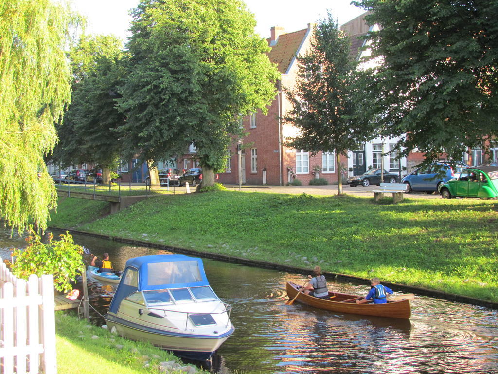 Apartments Im Froschhaus Mit Fruehstueckskuechen Friedrichstadt Buitenkant foto